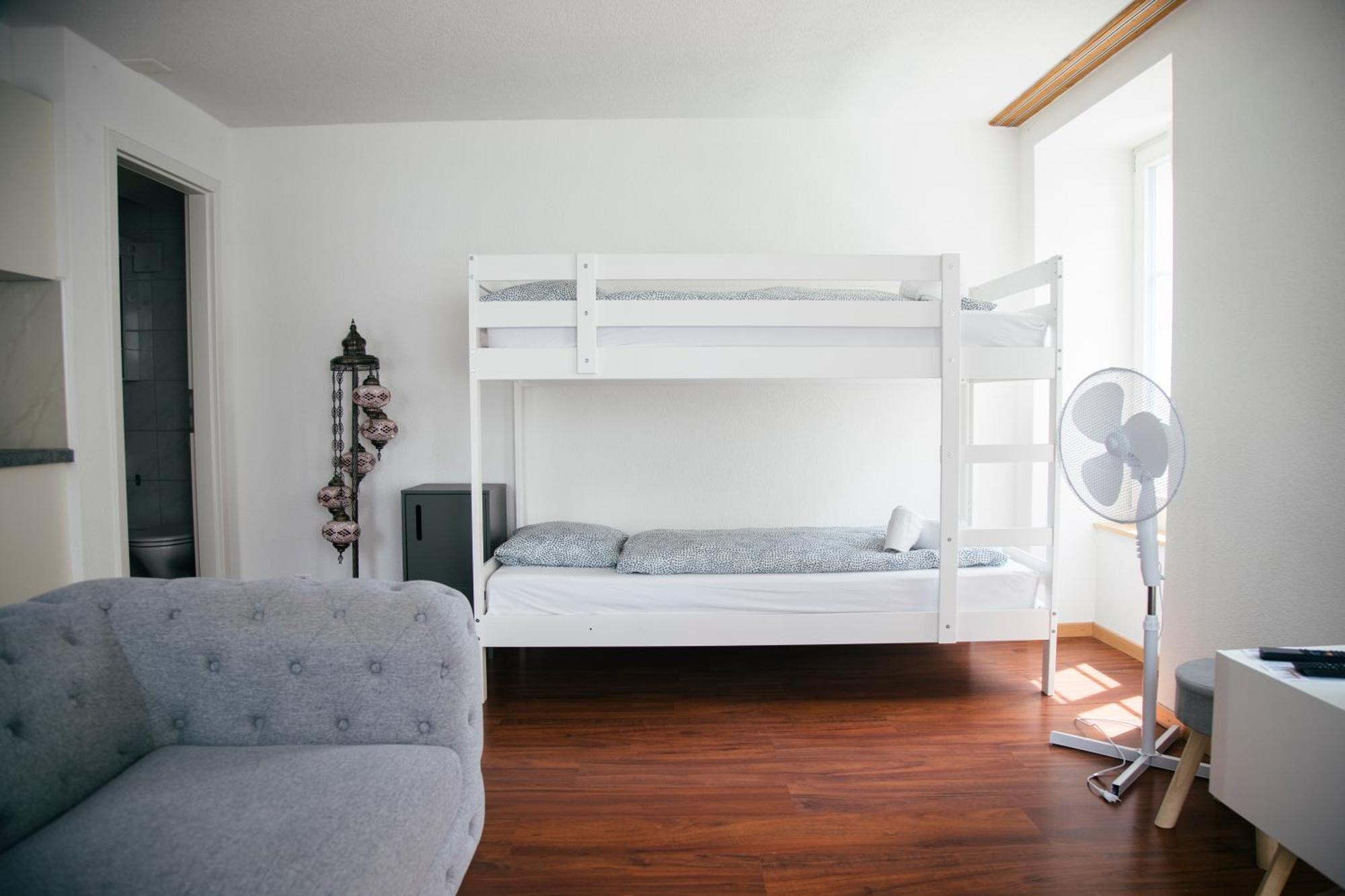 Nimbuzzz Apartments Unterseen Room photo